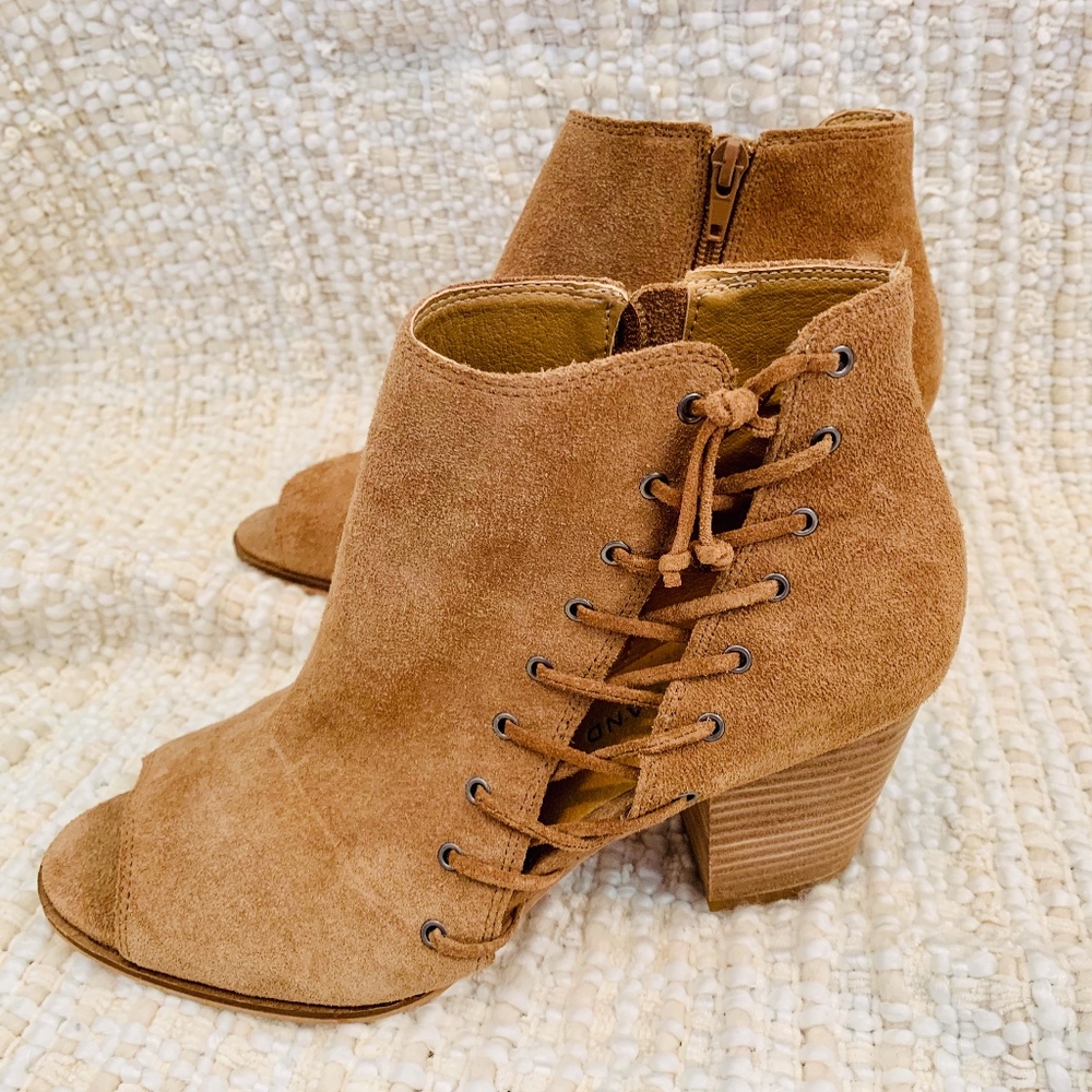 Lucky Brand Womens Beige Suede Heeled Ankle Boots